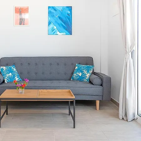 Apartmán Great Apartment: Sea Views, Terrace And Pool *