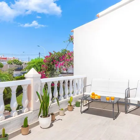 Great Apartment: Sea Views, Terrace And Pool Apartmán *